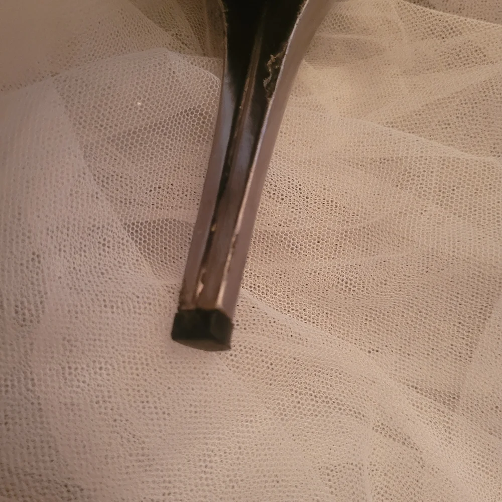 4/$25  GUESS Silver Glitter Heels Used - Picture 9 of 14